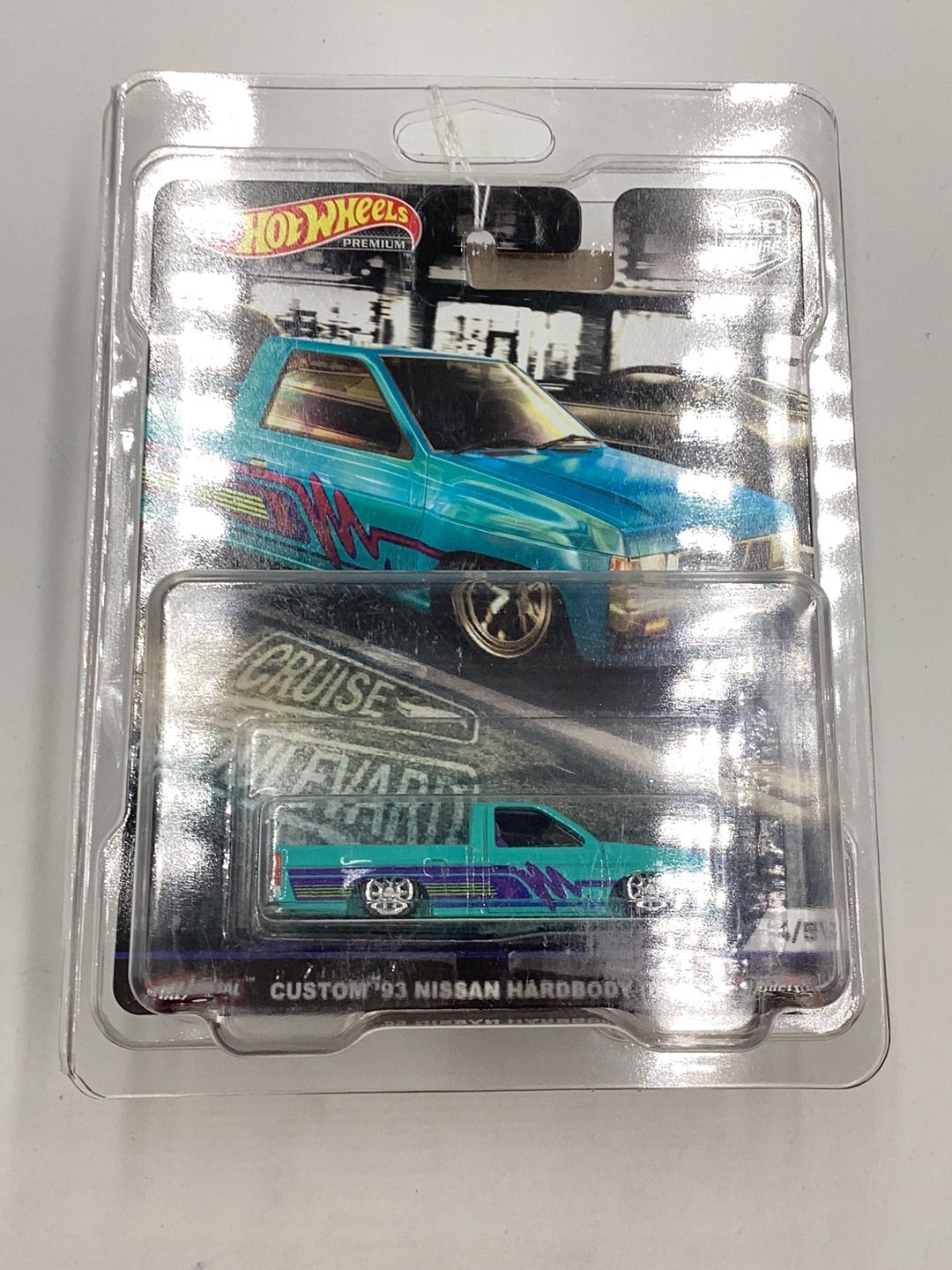 Hot Wheels Boulevard 4/5 Custom ‘93 Nissan Hardbody (D21) with protector