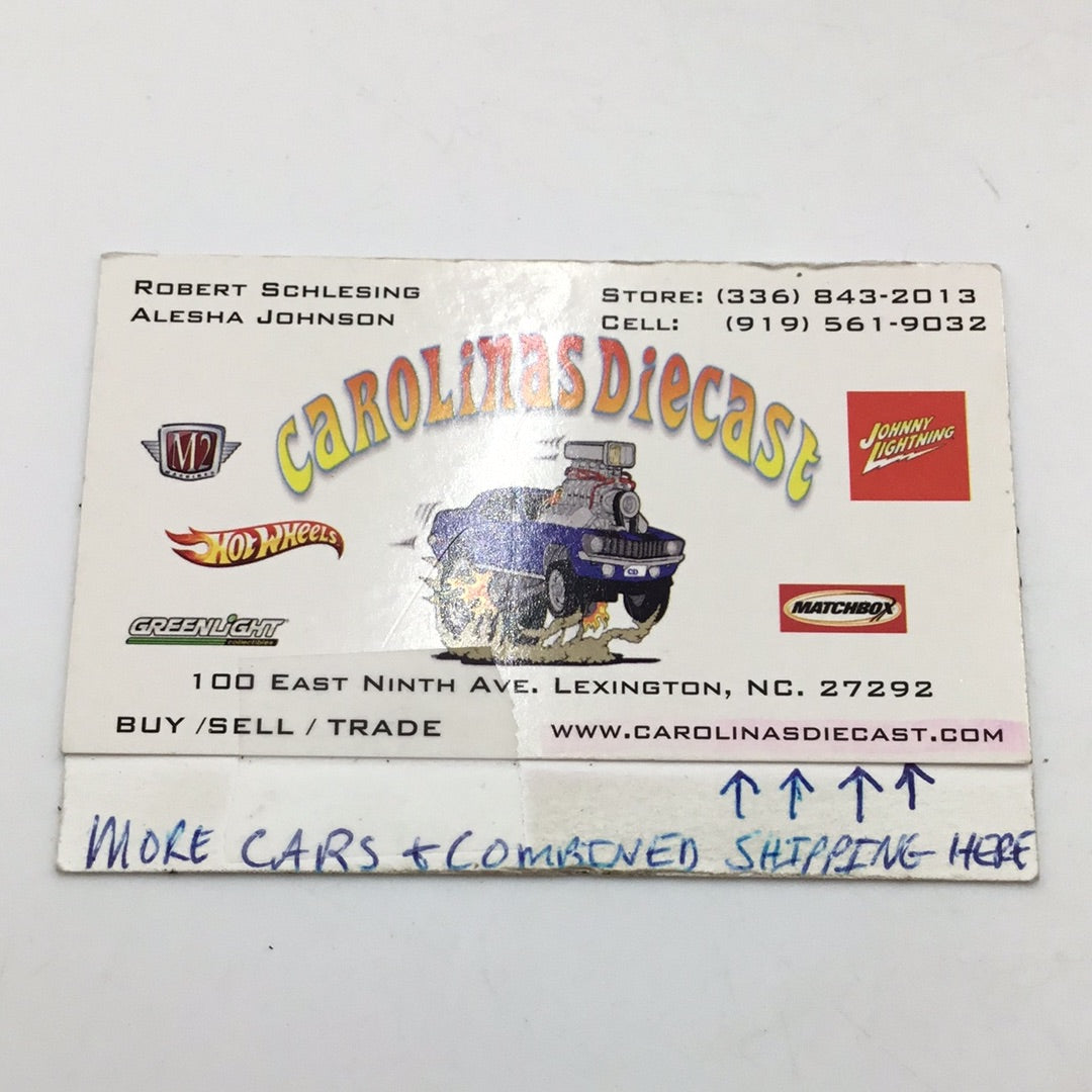 Johnny Lightning Head to Head 1971 & 1968 Olds Cutlass 442