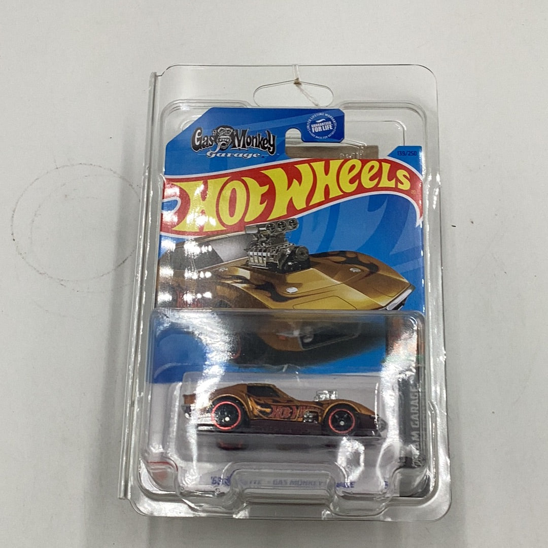 2023 hot wheels super treasure hunt 68 Corvette Gas Monkey W/ Protector