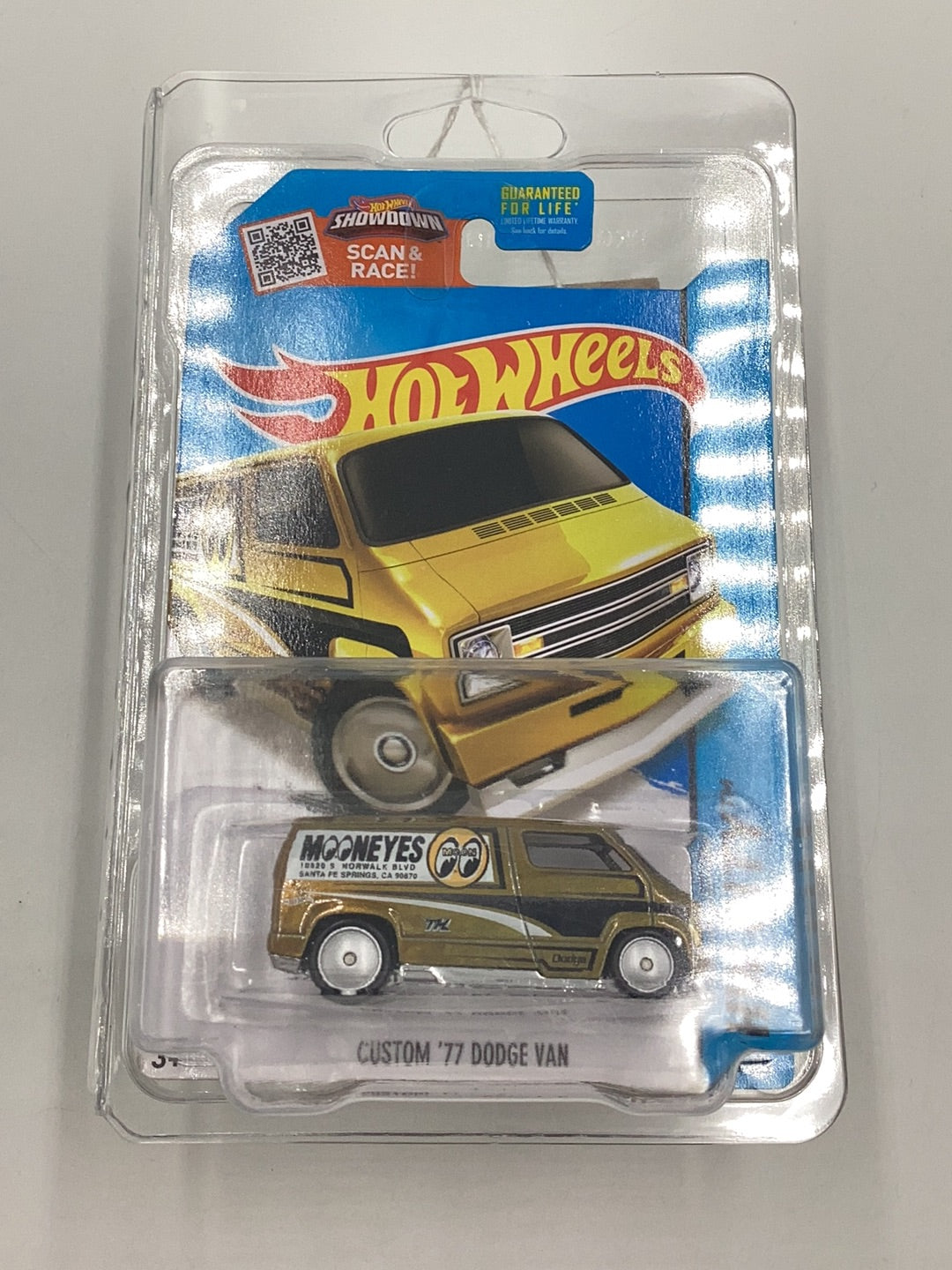 2015 Hot Wheels super treasure hunt #20 Custom 77 Dodge Van Mooneyes W/Protector