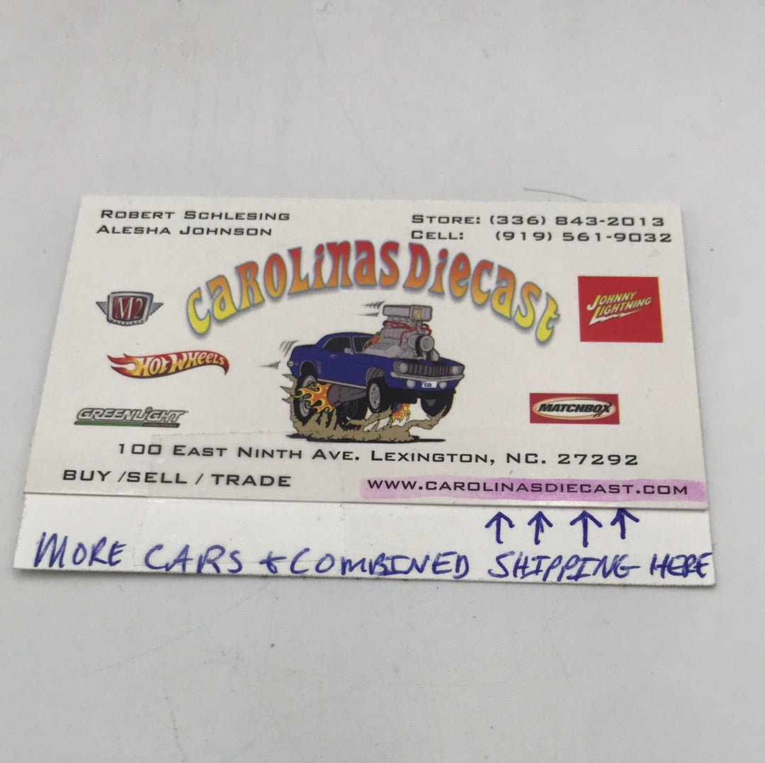 Auto world Luxury Cruisers 1977 Lincoln Continental Mark V ultra red chase