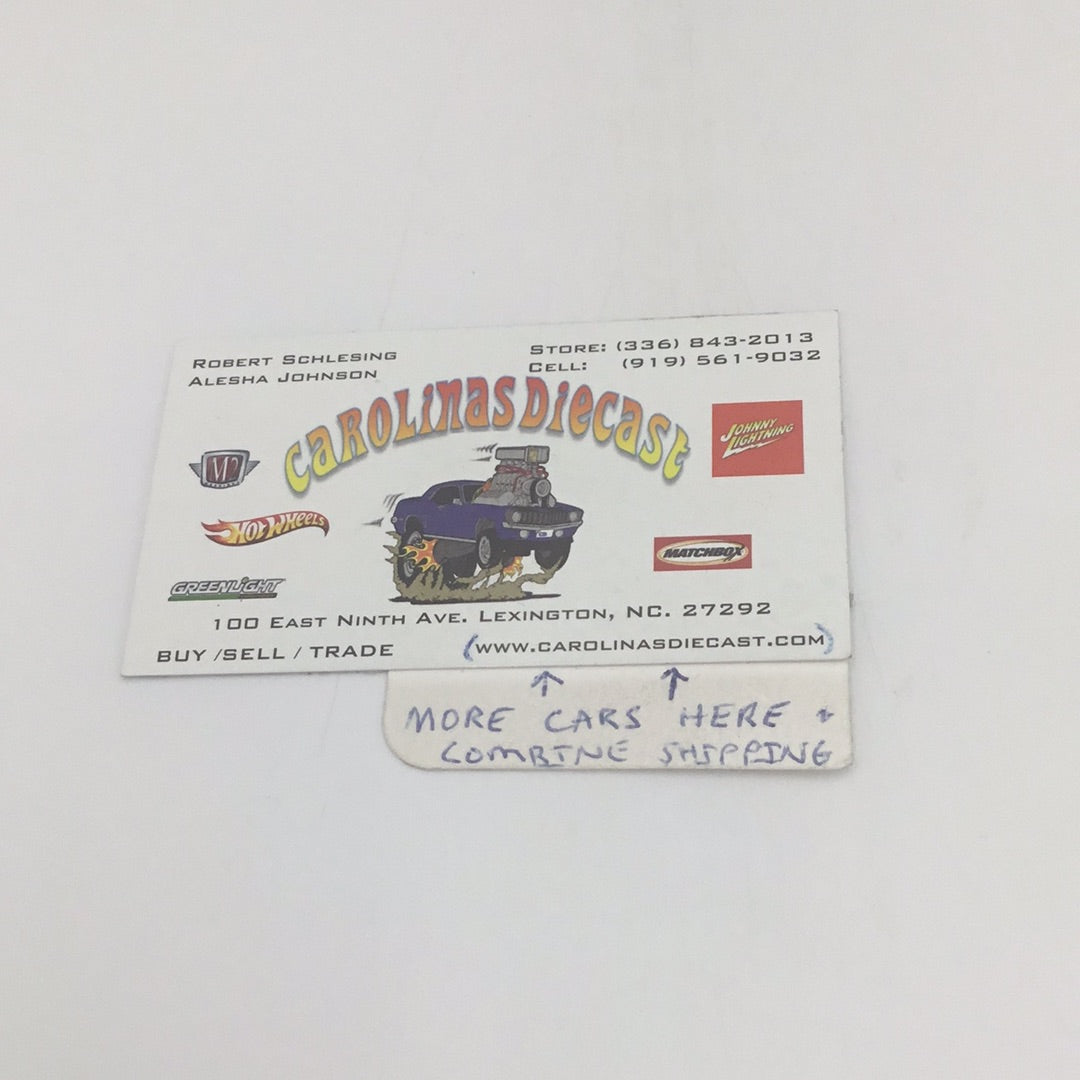 Johnny lightning Tow & Go 1981 Jeep Wagoneer with Tiny House ver. B 220H