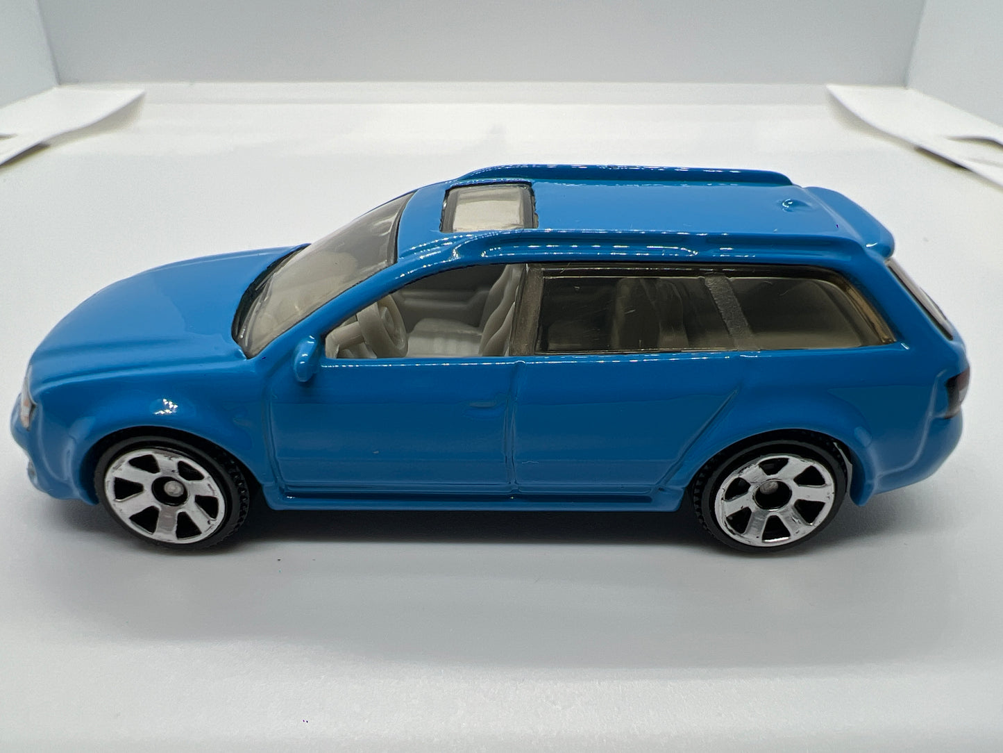 Matchbox 1/64 2004 Audi RS6 Avant Light Blue Loose