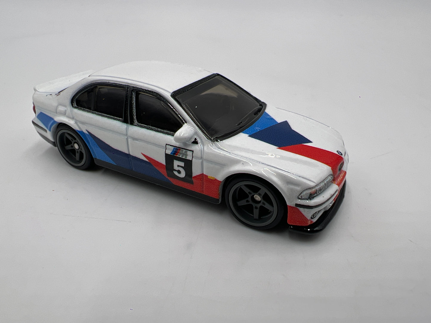 Hot Wheels Diorama Premium 2001 BMW M5 E39 White Loose