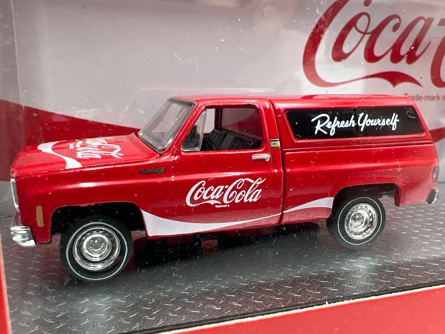 M2 Machines Haulers TW23 Coca Cola 1973 Chevrolet Cheyenne 10 & 1957 Sedan Delivery Gasser