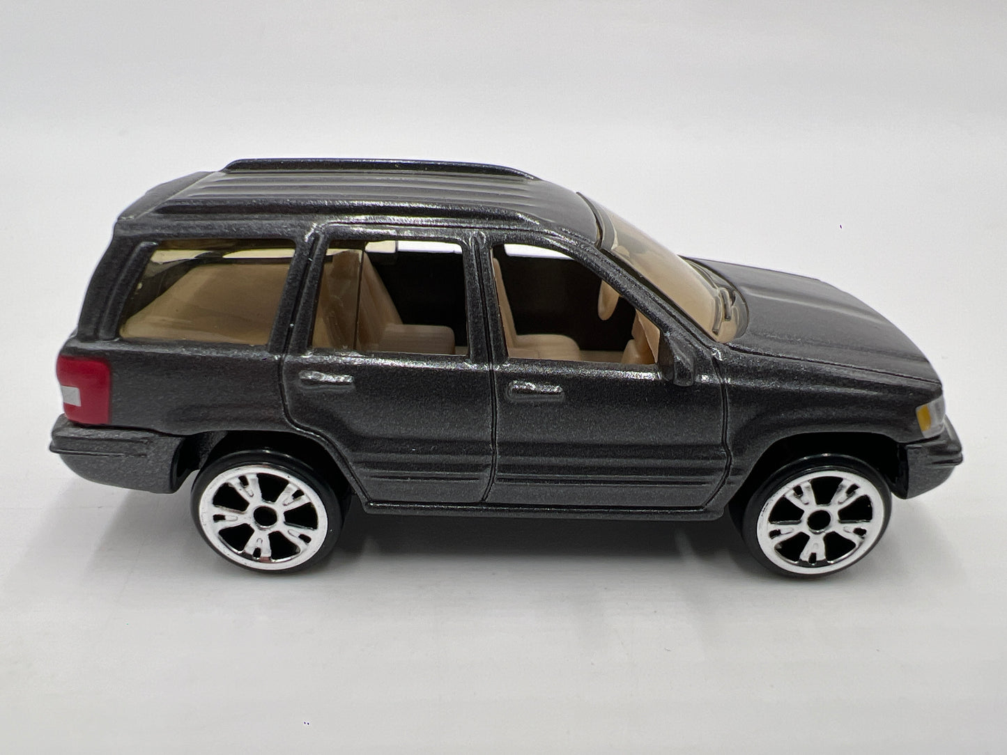 Matchbox 1/64 Superfast #64 Jeep Grand Cherokee Gray Loose