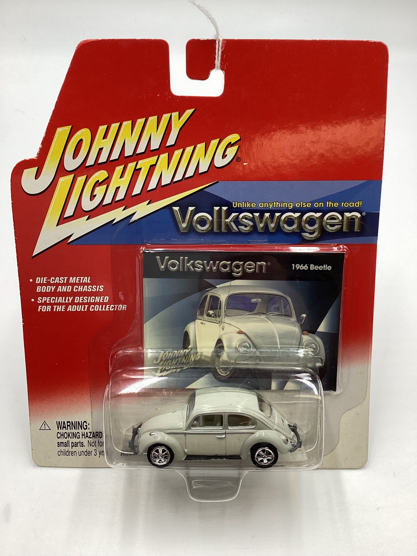 Johnny Lightning Volkswagen 1966 Beetle White/Light Gray