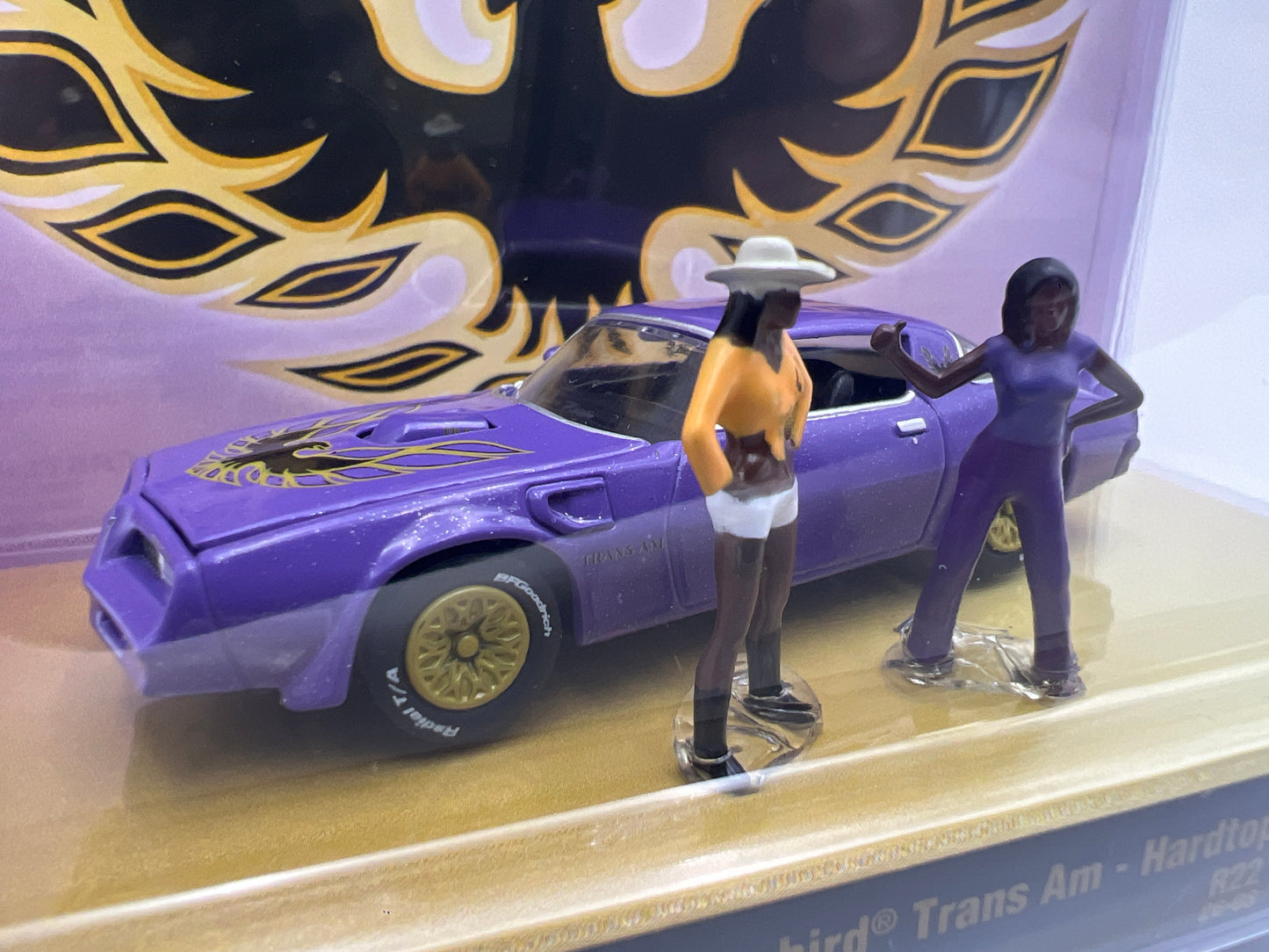 M2 Machines Diorama R22 1977 Pontiac Firebird Trans Am Hardtop Purple