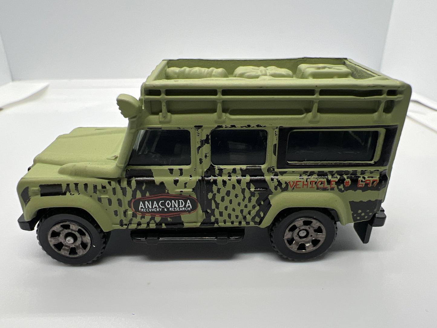 Matchbox 1/64 1997 Land Rover Defender 110 Green Loose