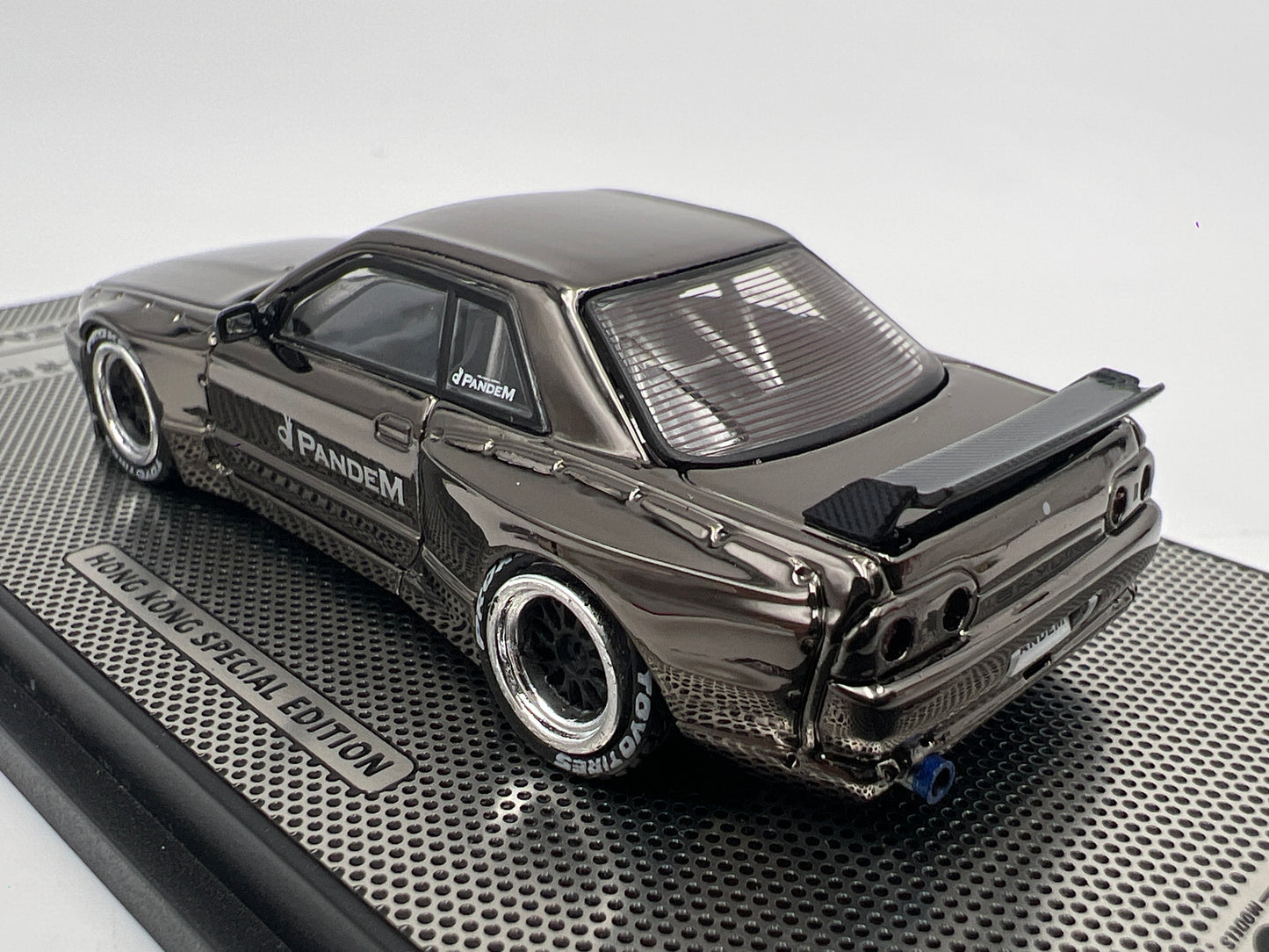 Inno64 1/64 Hong Kong Special Edition Nissan Skyline GT-R R32 Pandem Black Chrome
