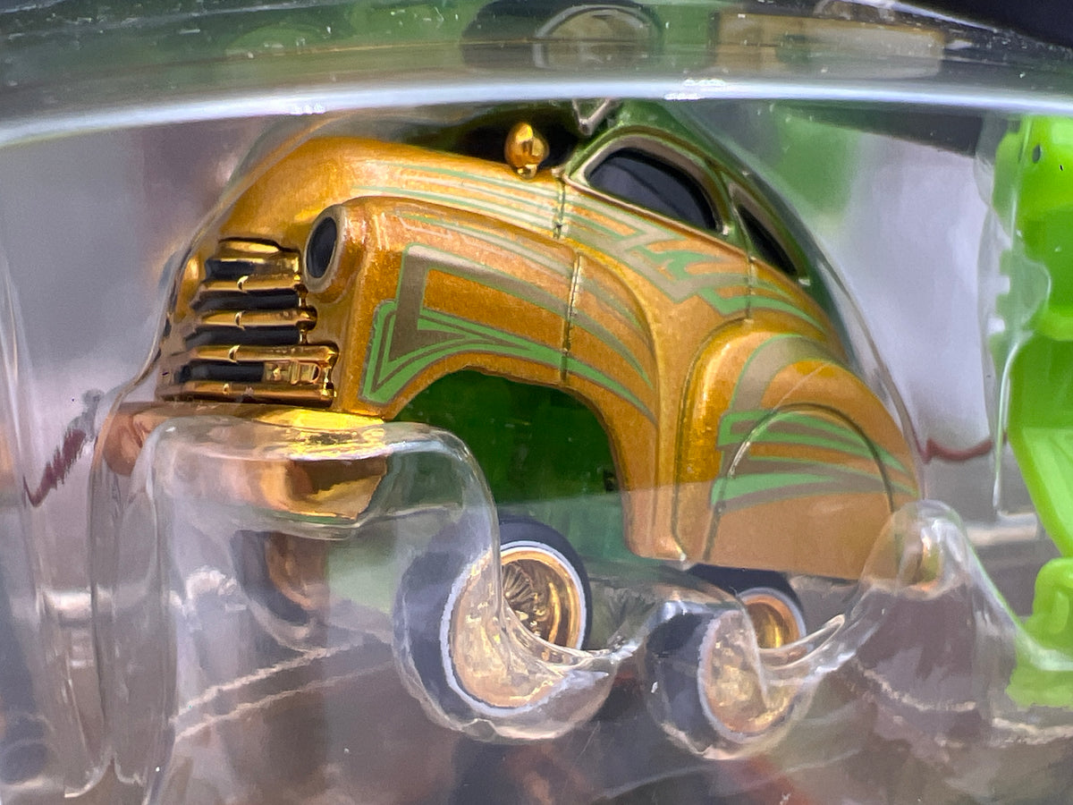 MGA Car Tuned Series 4 Show Glow Lowriders #2 47 Chevy Fleetline Gold