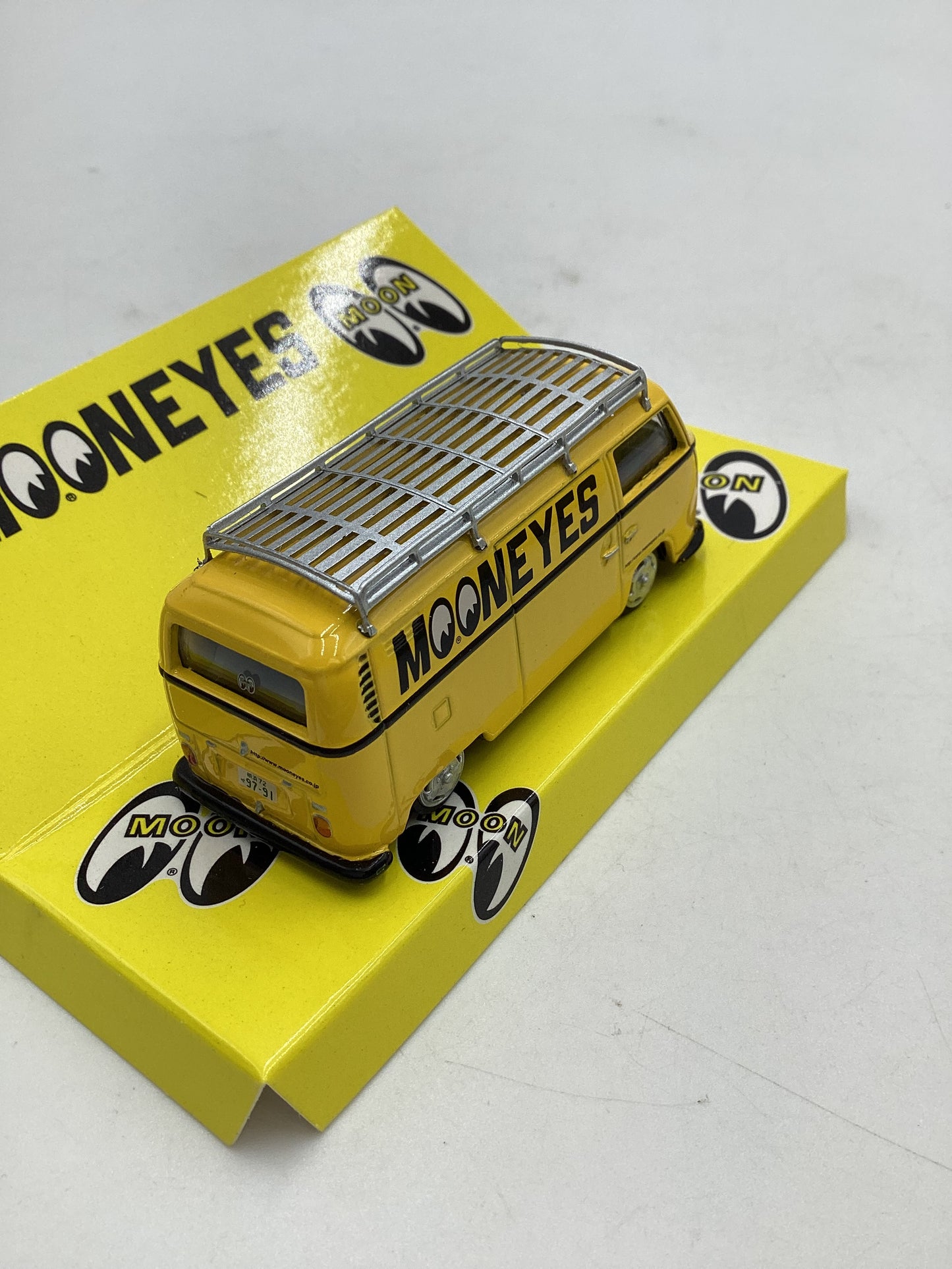 Tarmac Works x Mooneyes Collab64 Volkswagen Type II [T-2] Panel Van