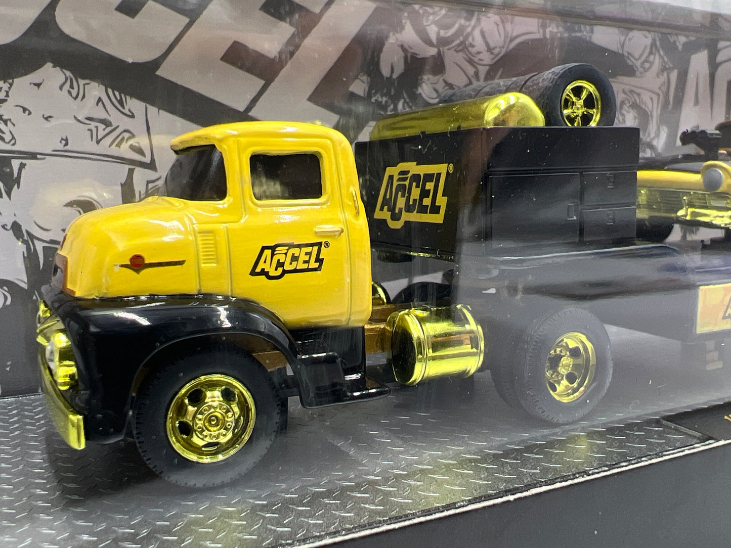 M2 Machines Auto Haulers CHASE Accel 1956 Ford COE & 1957 Ford Fairlane 500 R59