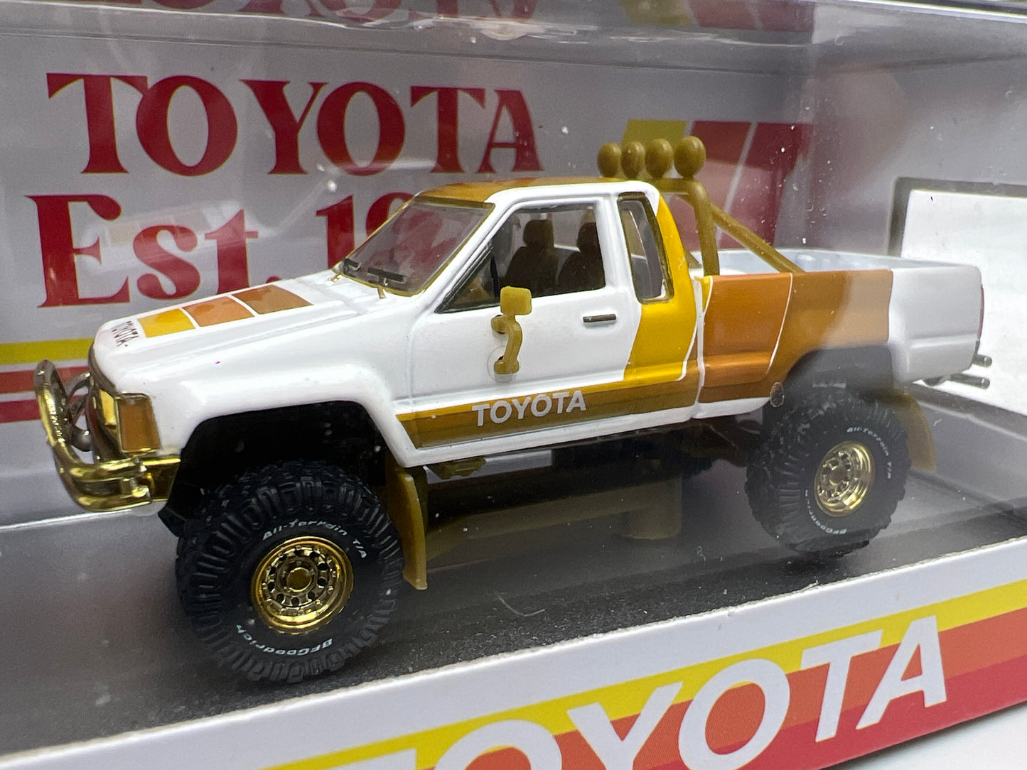 2026 M2 Machines WMTS22 Walmart Exclusive CHASE 1985 Toyota Truck White