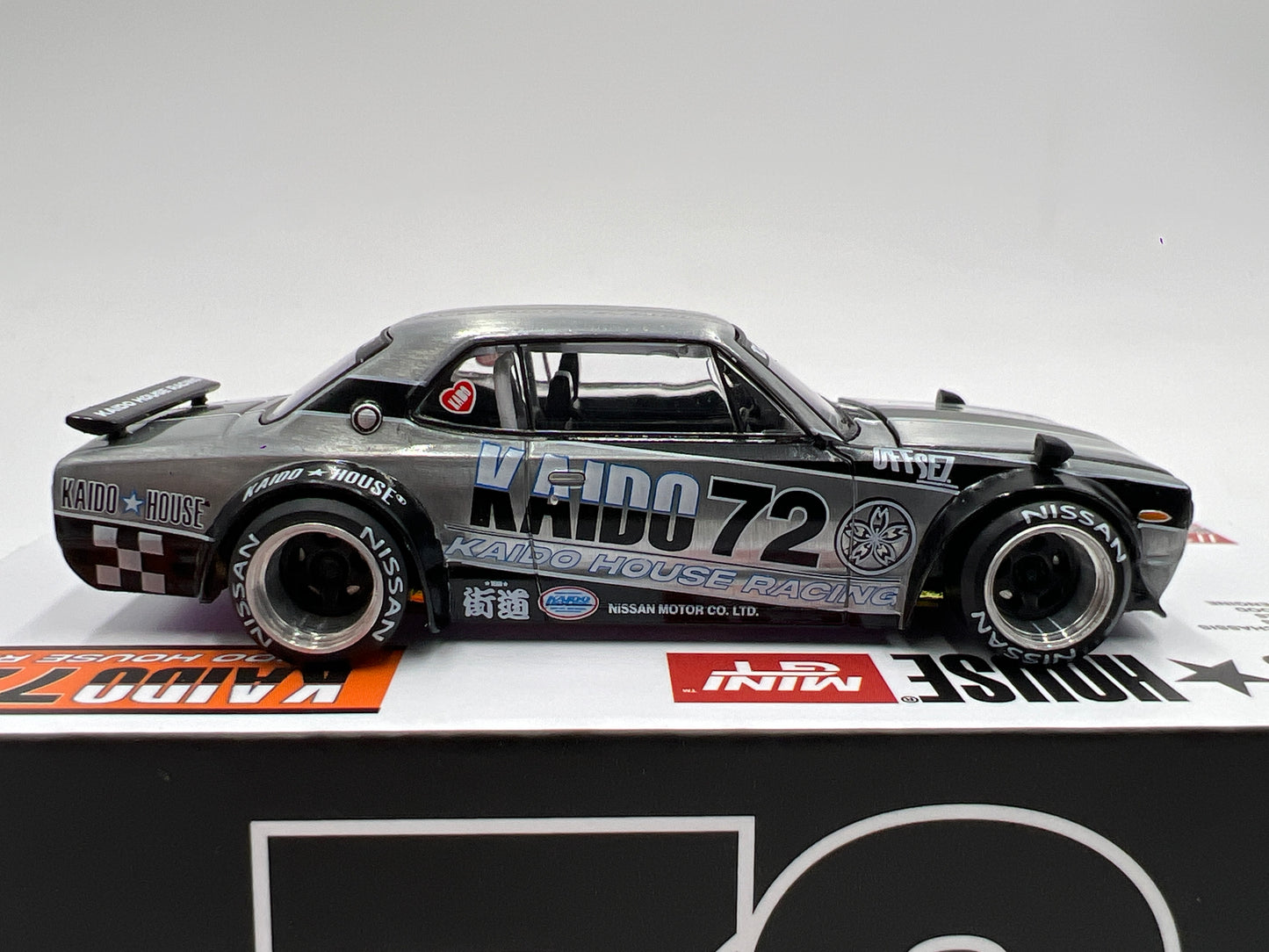 Mini GT Kaido House #195 CHASE Nissan Skyline 2000GT-R KPGC 10 Kaido Racing V1