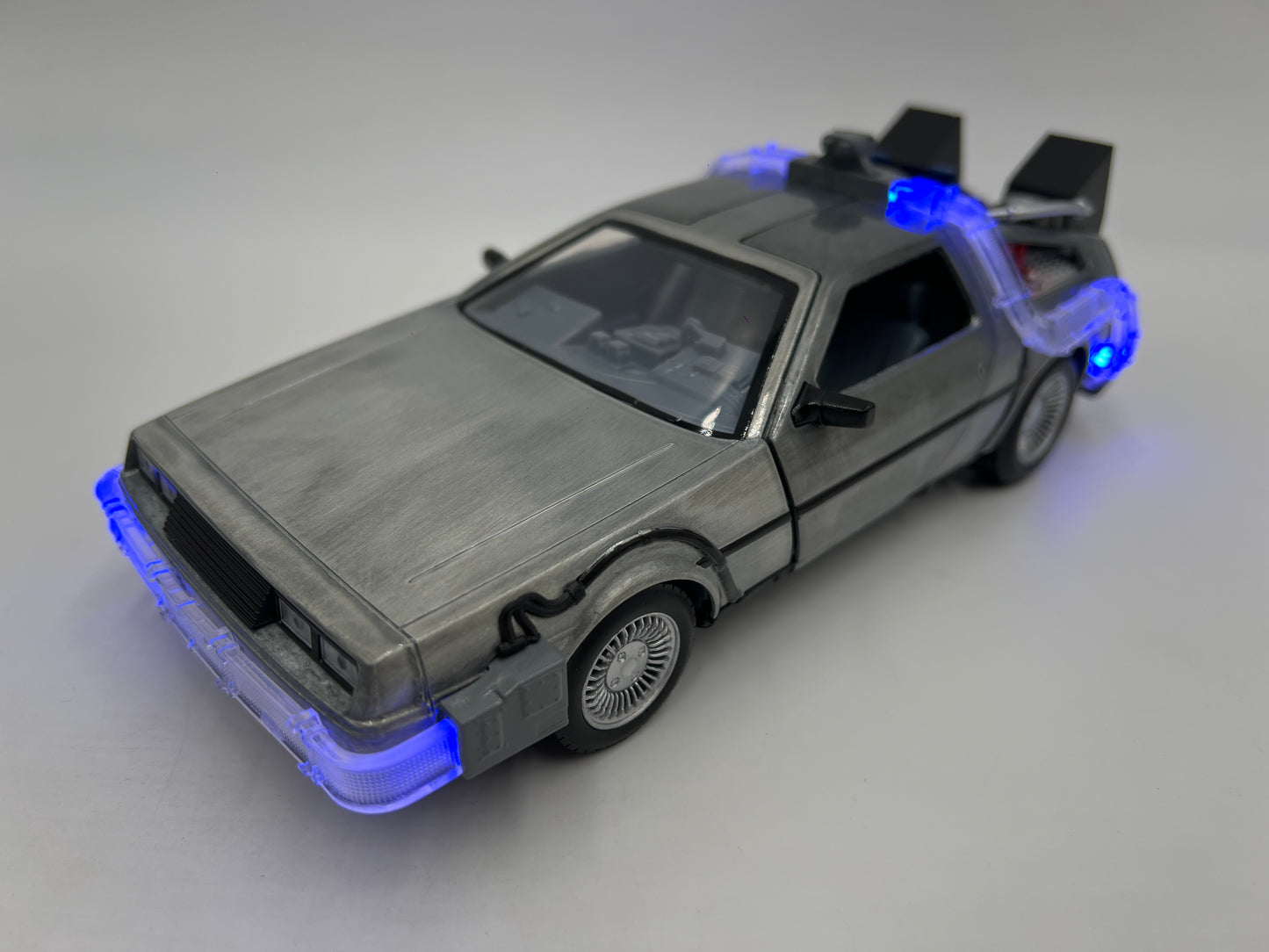 Jada 1/24 Scale Back To The Future 40 Years Edition Time Machine DMC DeLorean W/Lights & Truck Package