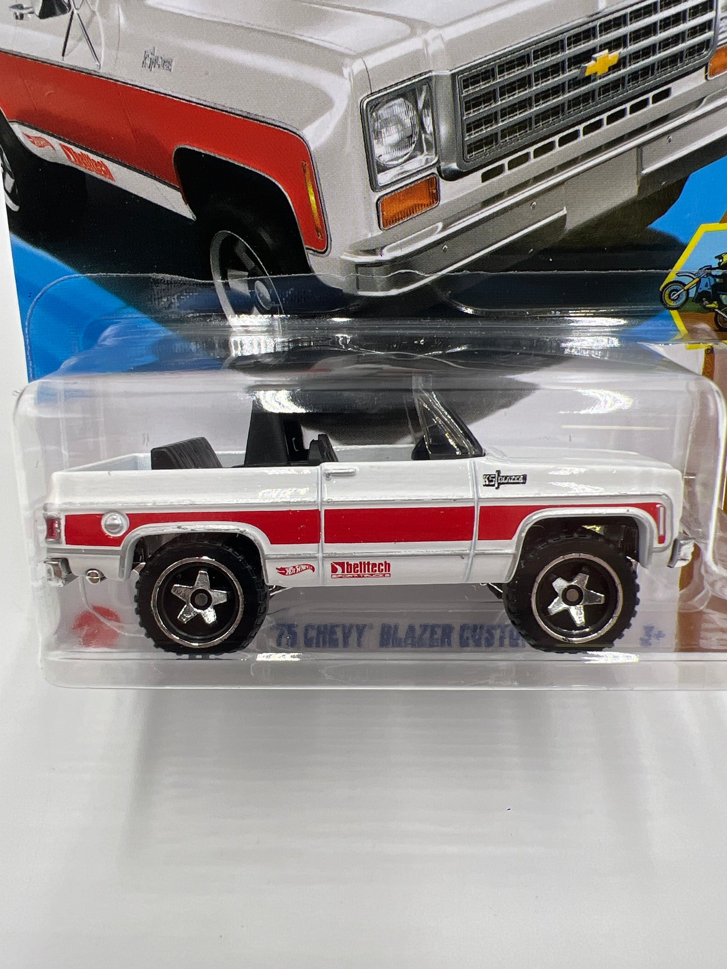 2025 Hot Wheels L Case HW Dirt #115 75 Chevy Blazer Custom White/Red 17E