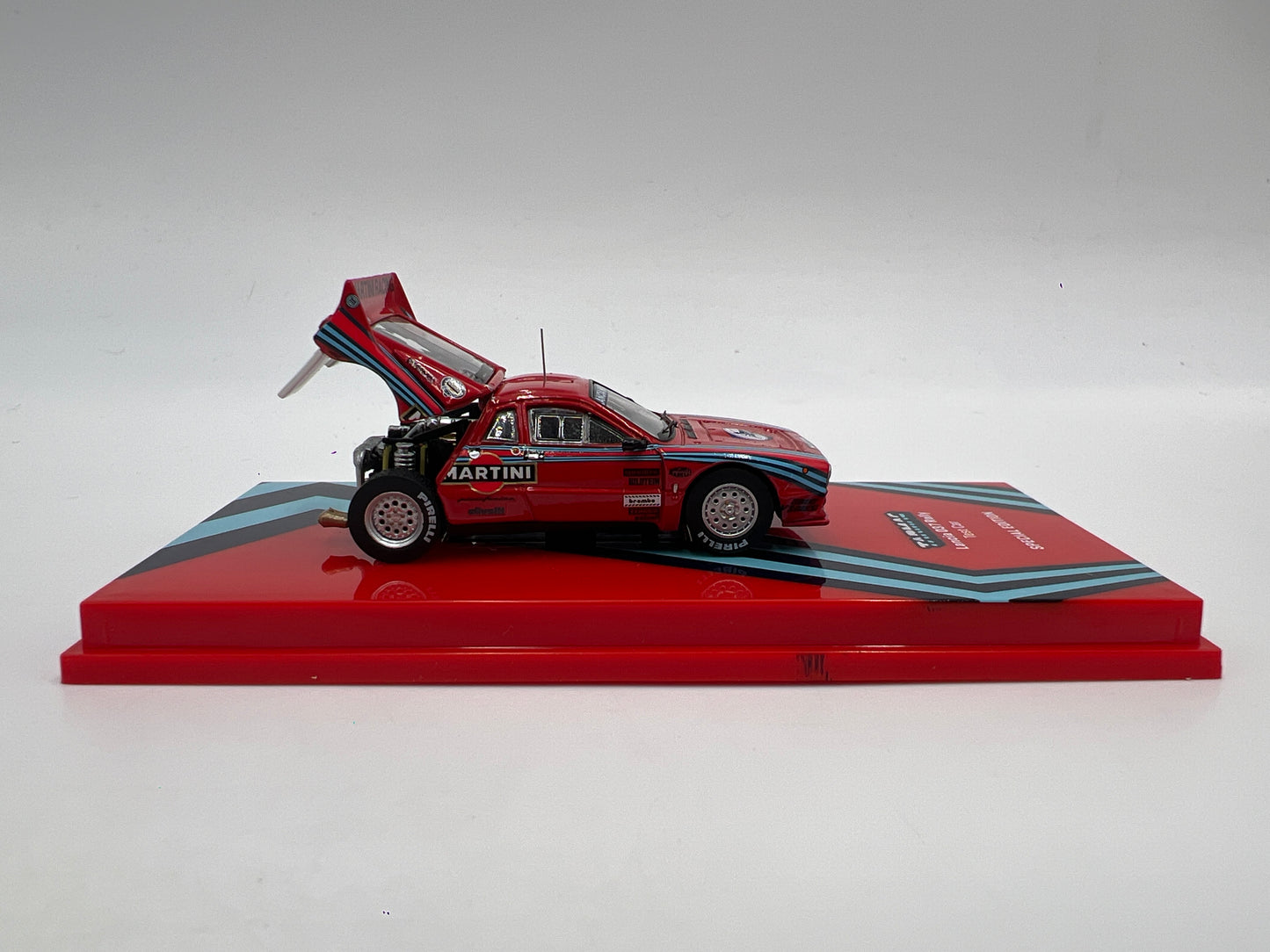 Tarmac Works x Hobby64+ Lancia 037 Rally Test Car Martini Special Edition