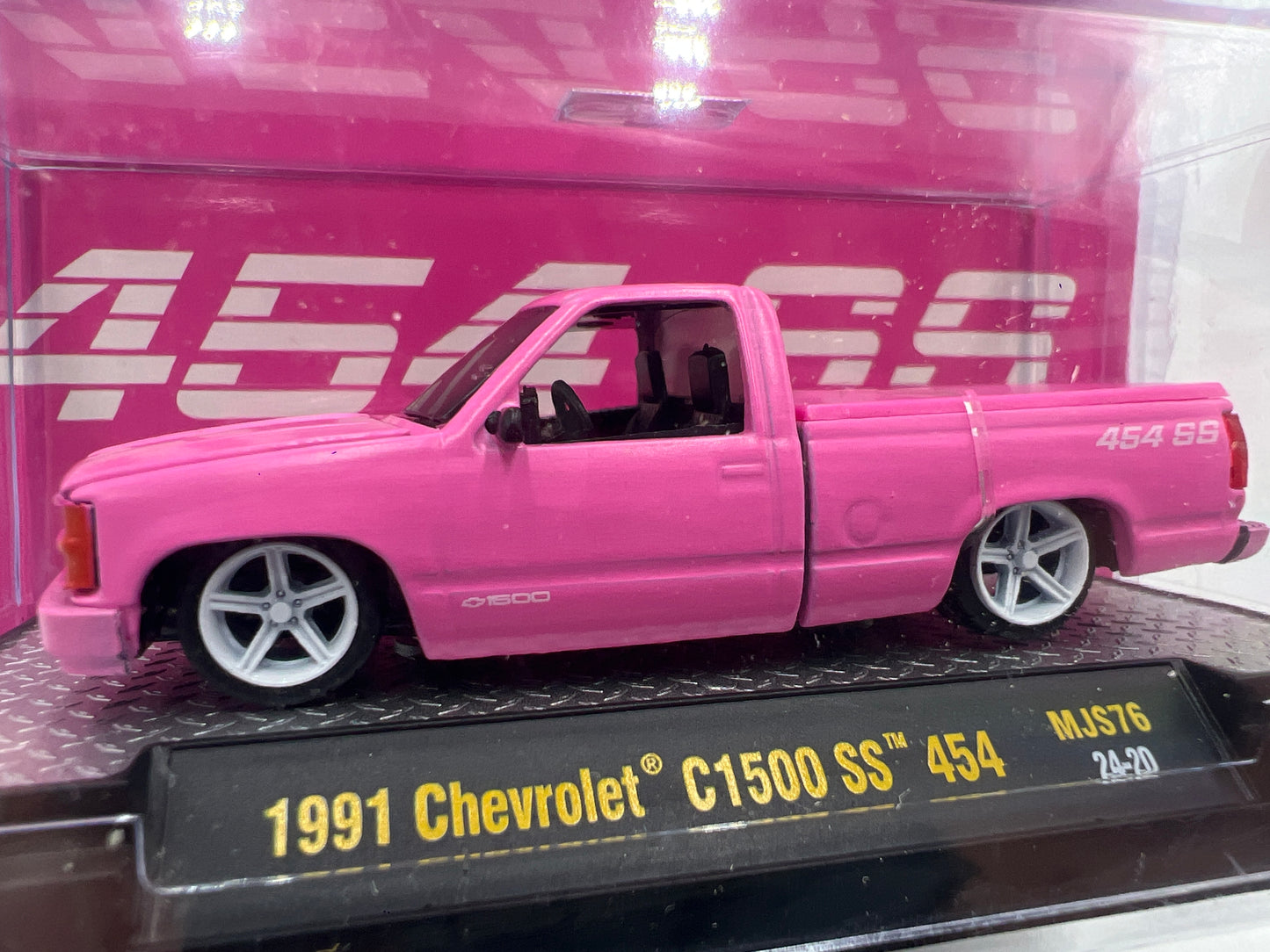 M2 Machines Mijo Exclusives The Heartbeat Of America 1991 Chevrolet C1500 SS 454 Pink MJS76
