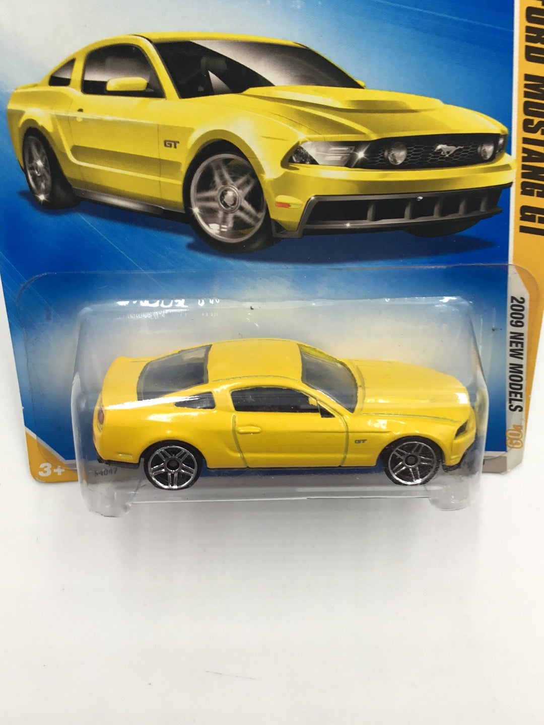 2009 Hot Wheels #41 2010 Ford Mustang GT Yellow JJ3