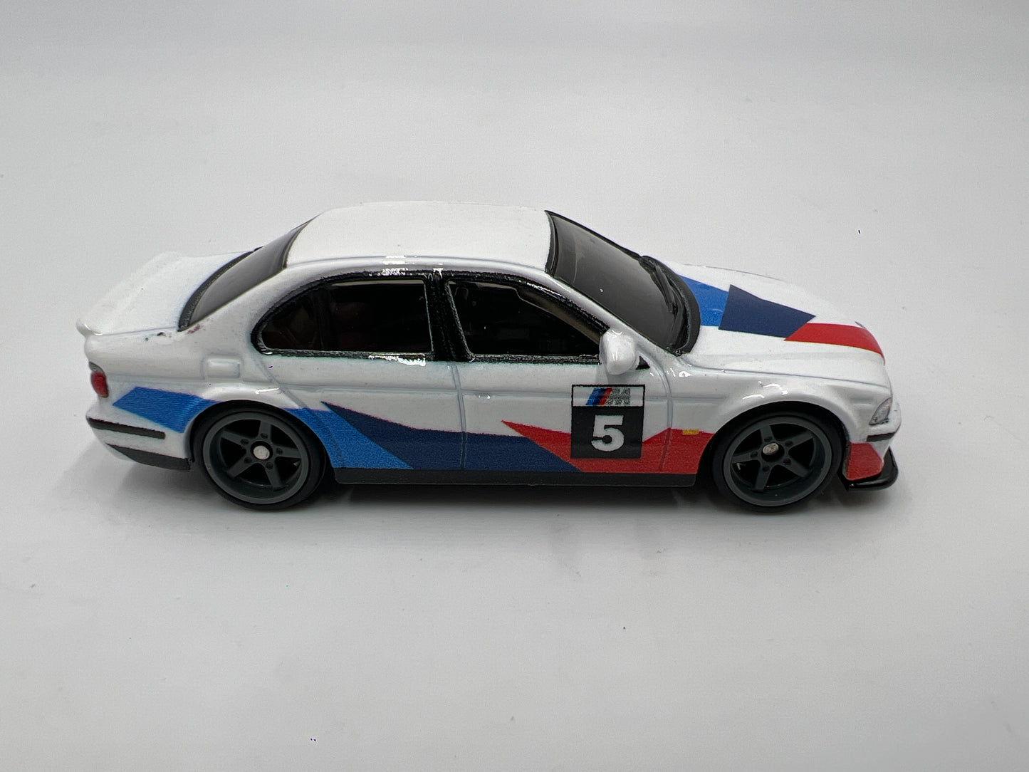 Hot Wheels Diorama Premium 2001 BMW M5 E39 White Loose