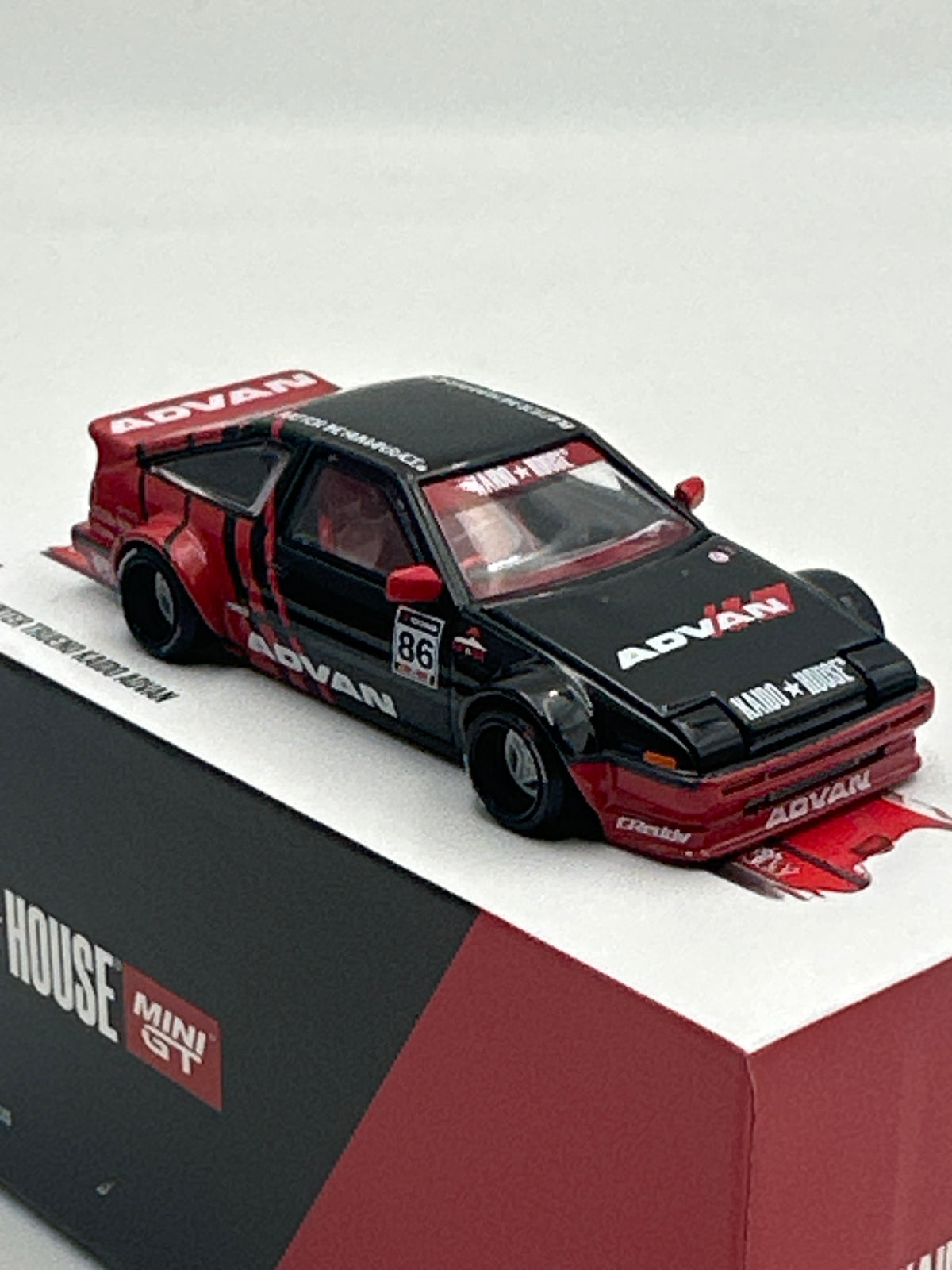 Mini GT Kaido House #214 Toyota AE86 Sprinter Trueno Kaido Advan