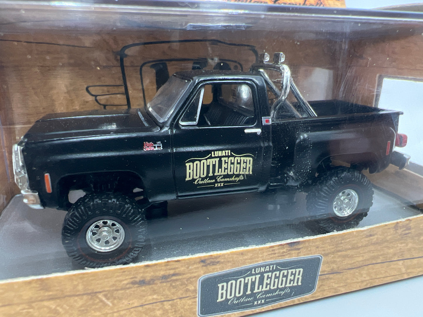 M2 Machines Lunati Bootlegger 1976 GMC High Sierra 15 4x4 Black S48