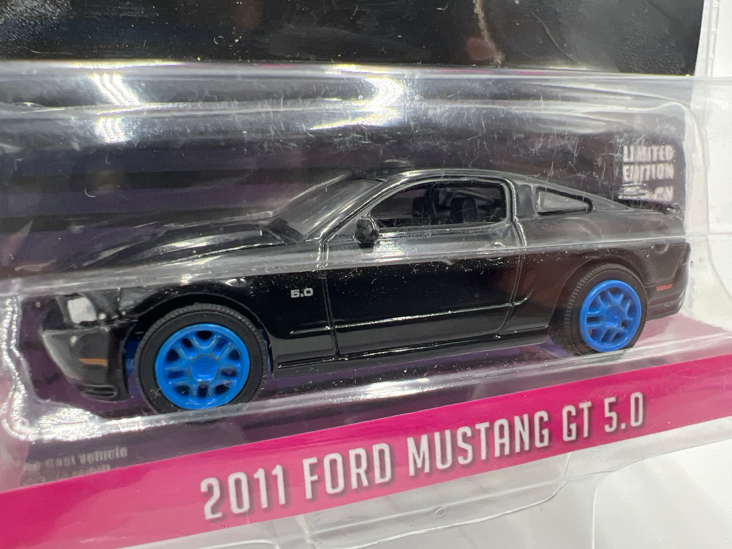 Greenlight Hollywood Series 34 Drive Walmart CHASE 2011 Ford Mustang GT 5.0 Black Cracked Blister
