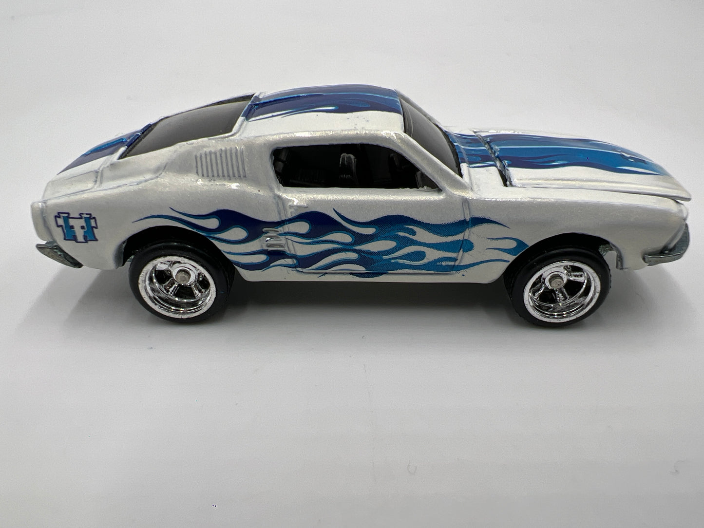 Hot Wheels Treasure Hunt Real Riders 67 Mustang White Loose