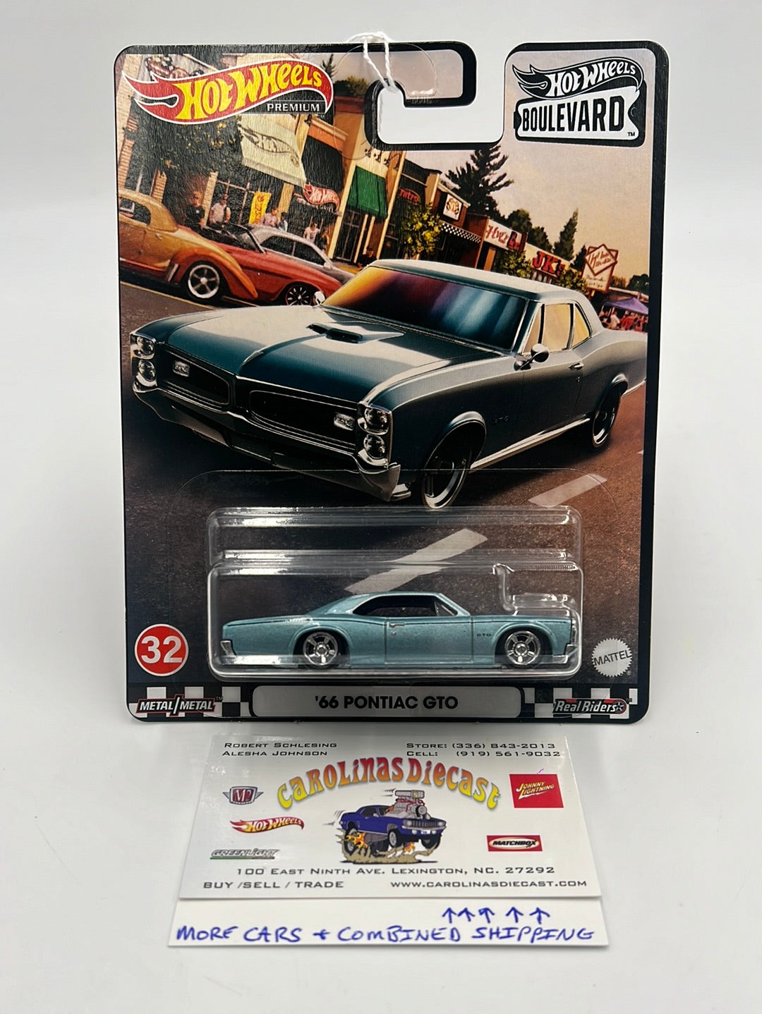 Hot Wheels Premium Boulevard #32 ‘66 Pontiac GTO *Card Off Center* 260G