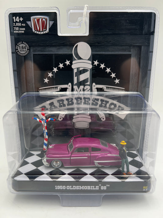M2 Machines Diorama R22 1950 Oldsmobile 88 Purple