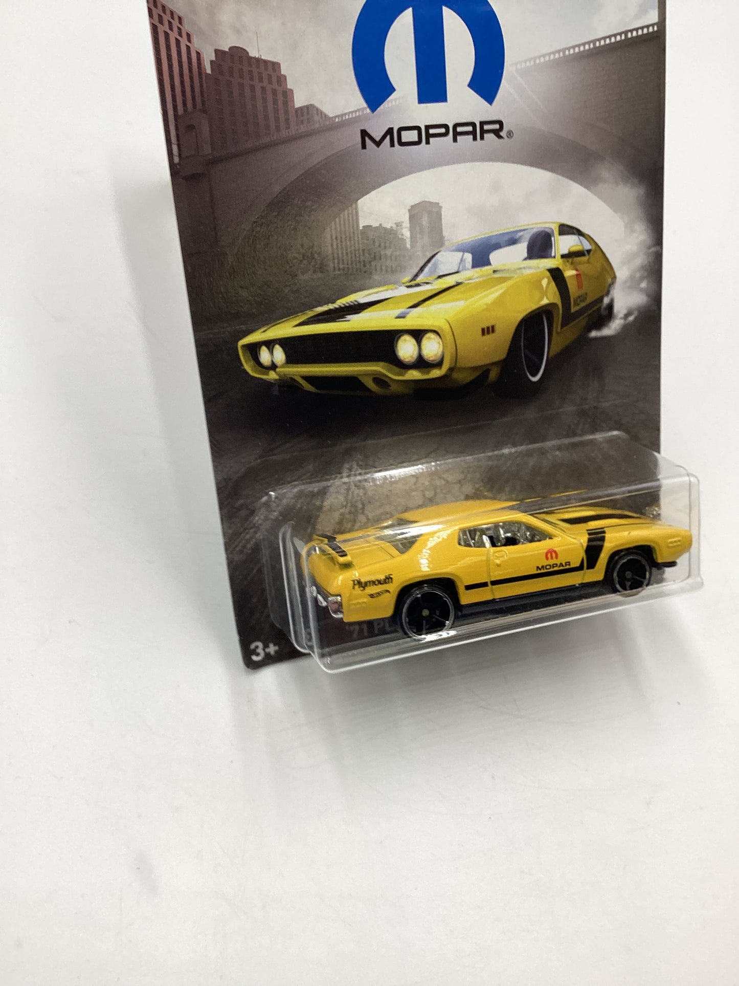 Hot wheels Exclusive Mopar Series #5 71 Plymouth Road Runner Yellow