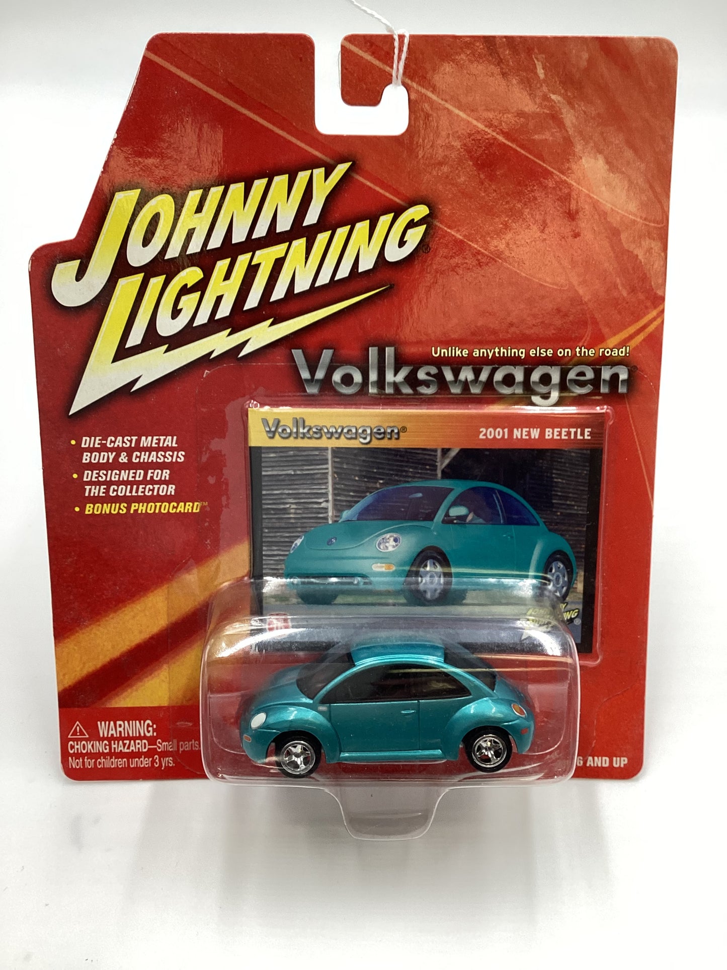 Johnny Lightning Volkswagen 2001 Volkswagen New Beetle 218B