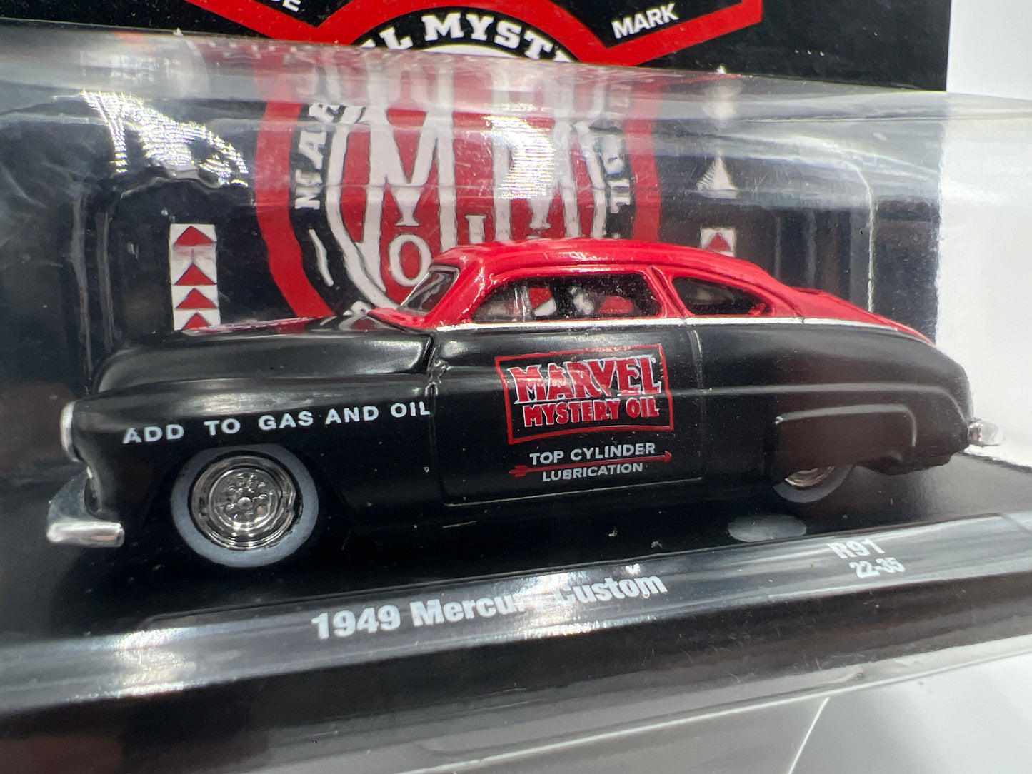 M2 Machines Auto Drivers 1949 Mercury Custom Black/Red Marvel Mystery Oil R91 189A