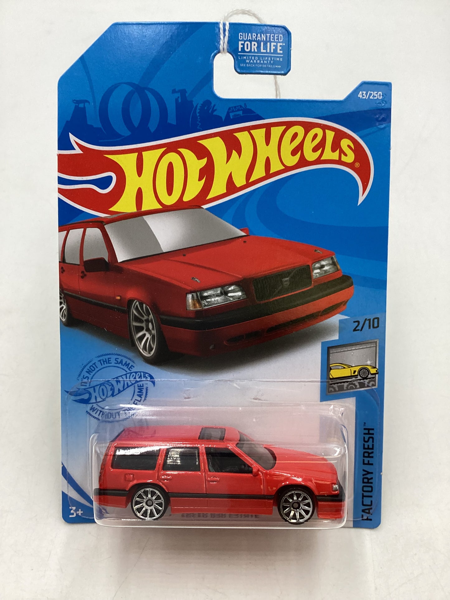 2021 Hot Wheels #43 Volvo 850 Estate Red 92i