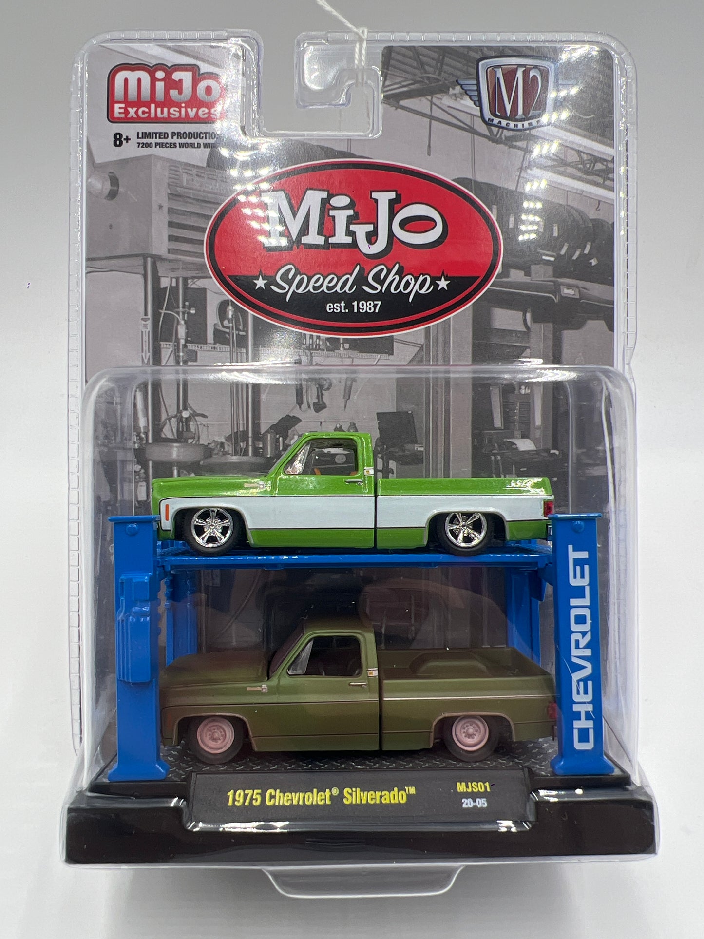 M2 Machines Auto-Lift 2 Pack MiJo Exclusives 1975 Chevrolet Silverado Green MJS01