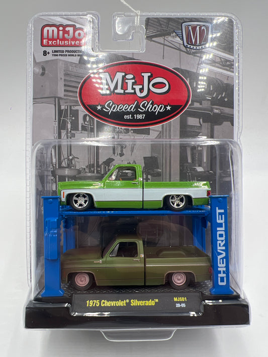 M2 Machines Auto-Lift 2 Pack MiJo Exclusives 1975 Chevrolet Silverado Green MJS01