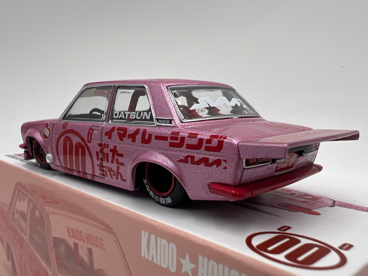 Mini GT Kaido House #161 Datsun 510 Pro Street Buta V1 Pink