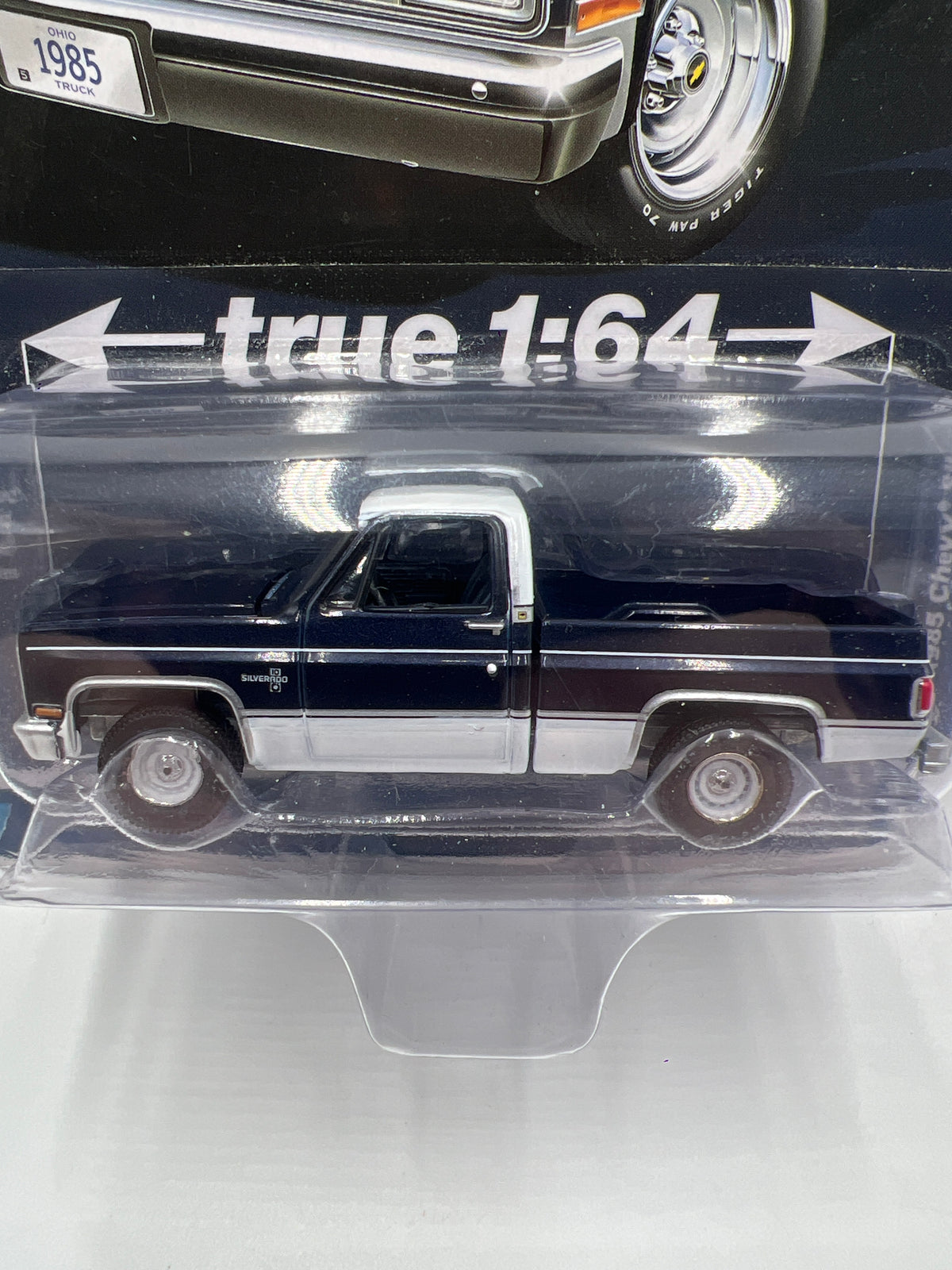 Auto World Muscle Trucks Release 5 Version A 1985 Chevy Silverado 10 Fleetside Dark Blue 184D