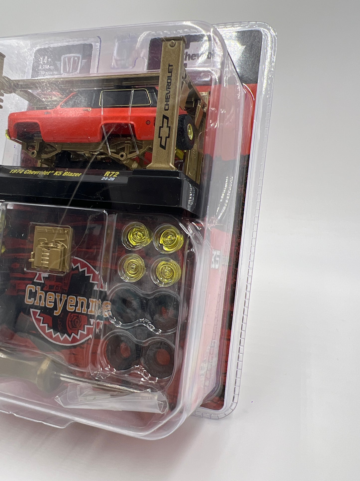 M2 Machines Model Kits CHASE 1974 Chevrolet K5 Blazer Orange R72