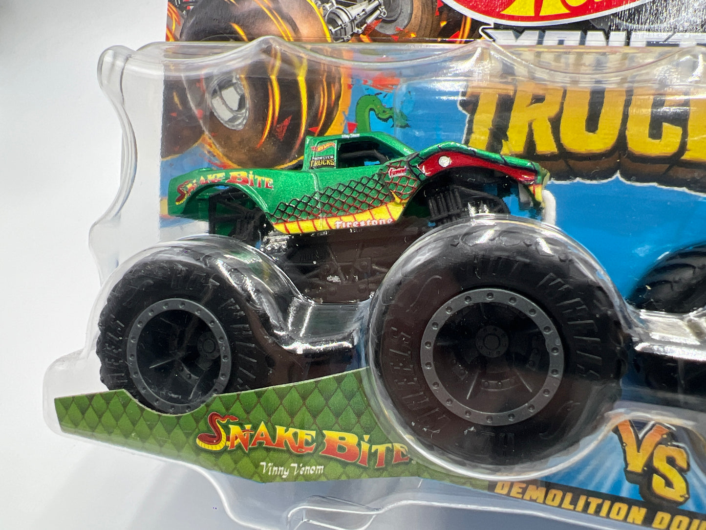 Hot Wheels Monster Trucks Demolition Doubles Snake Bite Vs Bigfoot 4x4x4