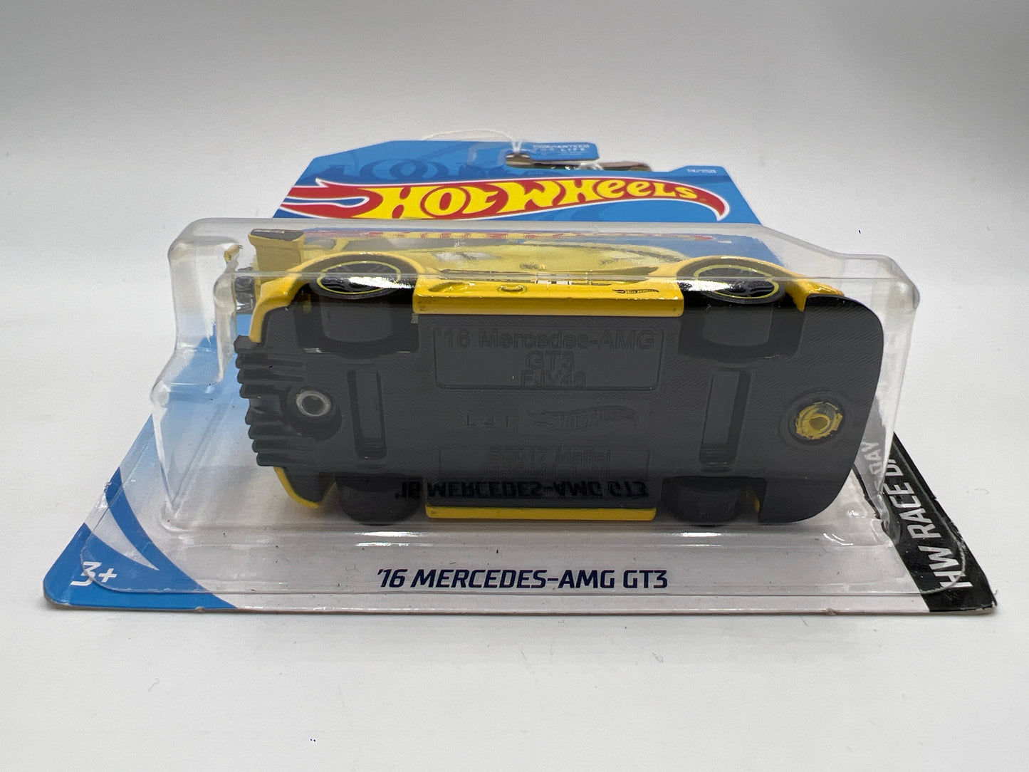 2019 Hot Wheels Race Day #74 16 Mercedes-AMG GT3 Yellow cracked blister 90G