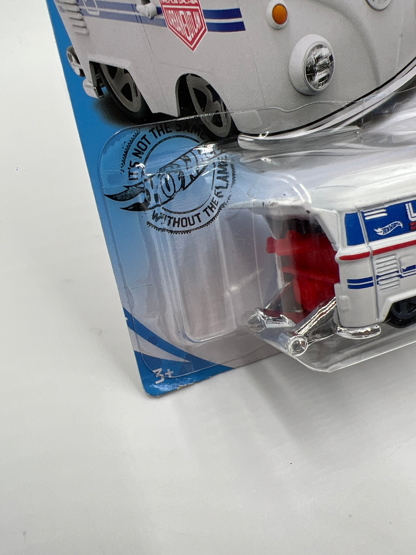 2019 Hot Wheels Volkswagen #136 Urban Outlaw Kool Kombi White 97E
