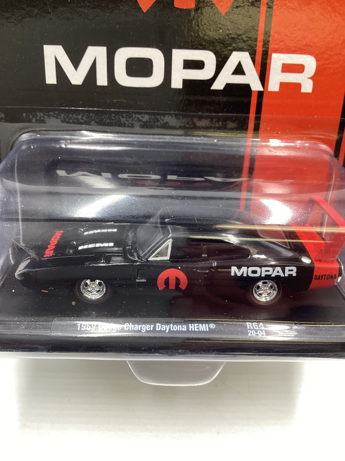 M2 Machines Auto Driver Mopar 1969 Dodge Charger Daytona Hemi R64 Black 192E