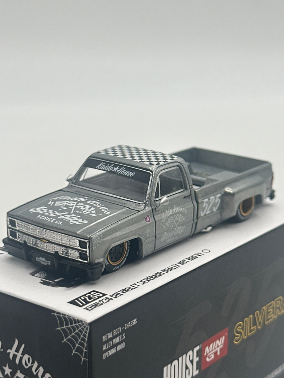 Mini GT Kaido House #236 Chevrolet Silverado Dually Hot Rod V1 CHASE