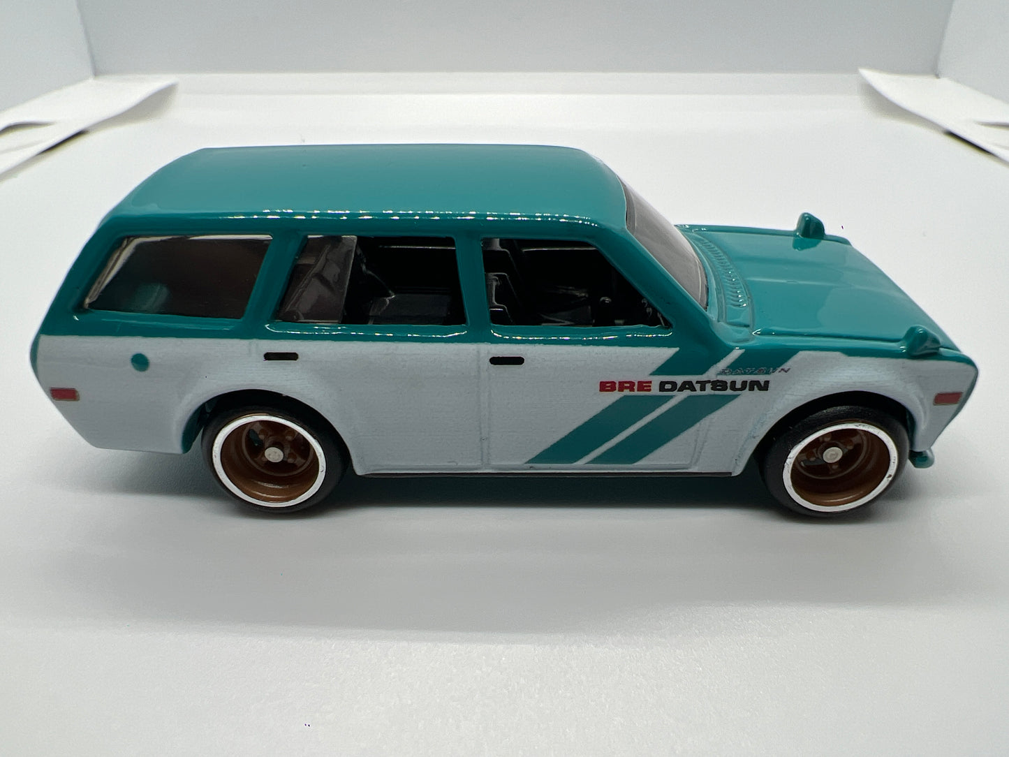 Hot Wheels 1/64 Premium Diorama Set 71 Datsun 510 Wagon BRE Loose