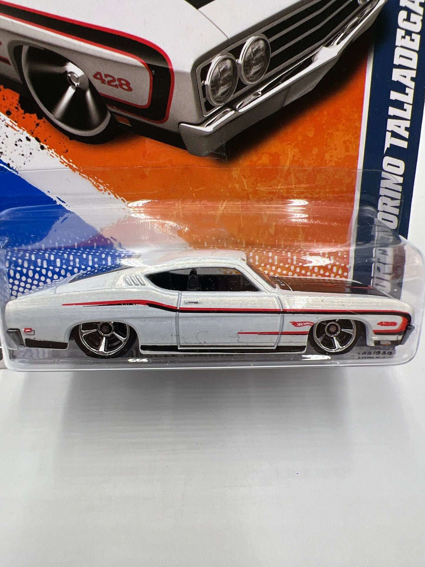 2011 Hot Wheels Muscle Mania #103 69 Ford Torino Talladega White 34B