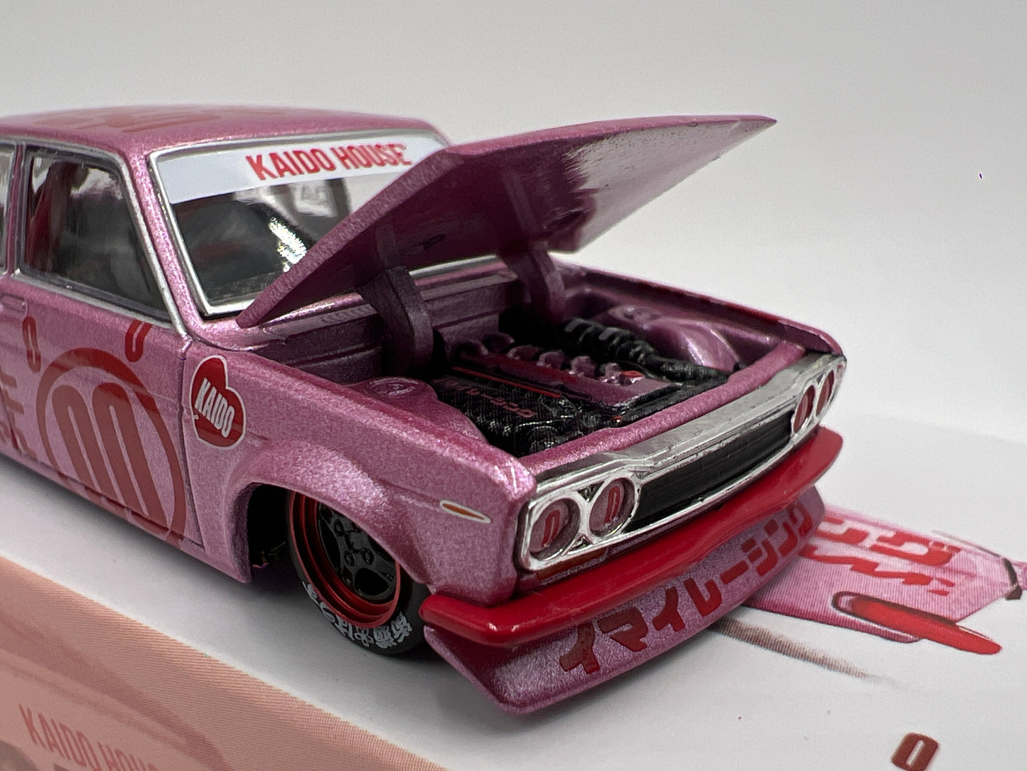 Mini GT Kaido House #161 Datsun 510 Pro Street Buta V1 Pink