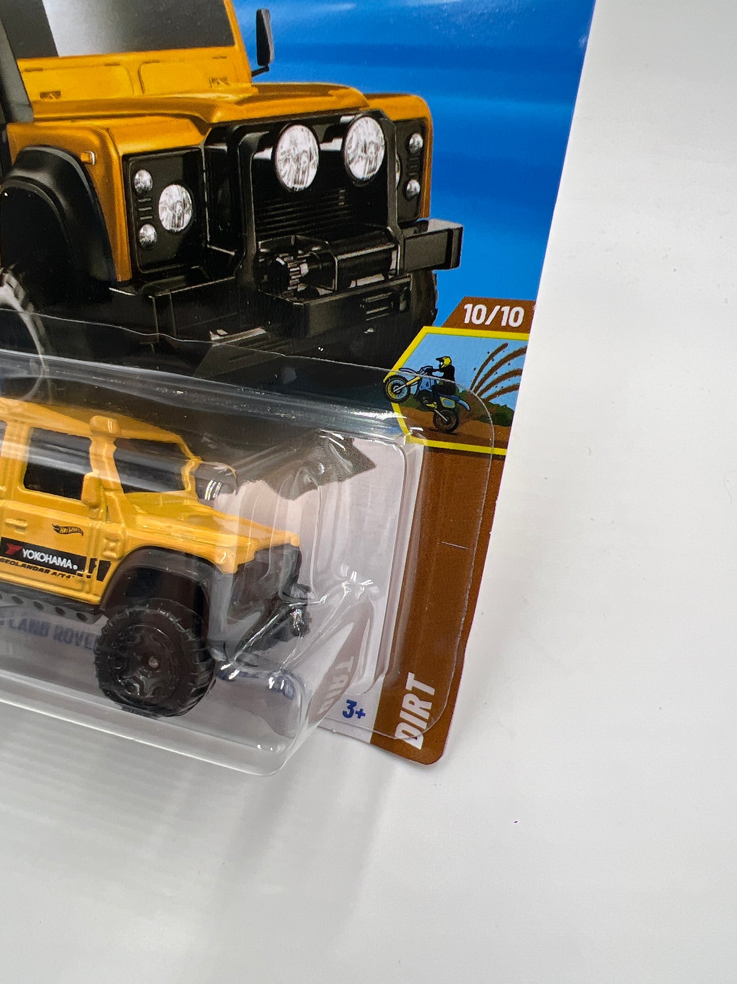 2025 Hot Wheels Q Case Dirt #179 15 Land Rover Defender Double Cab Yellow 61E