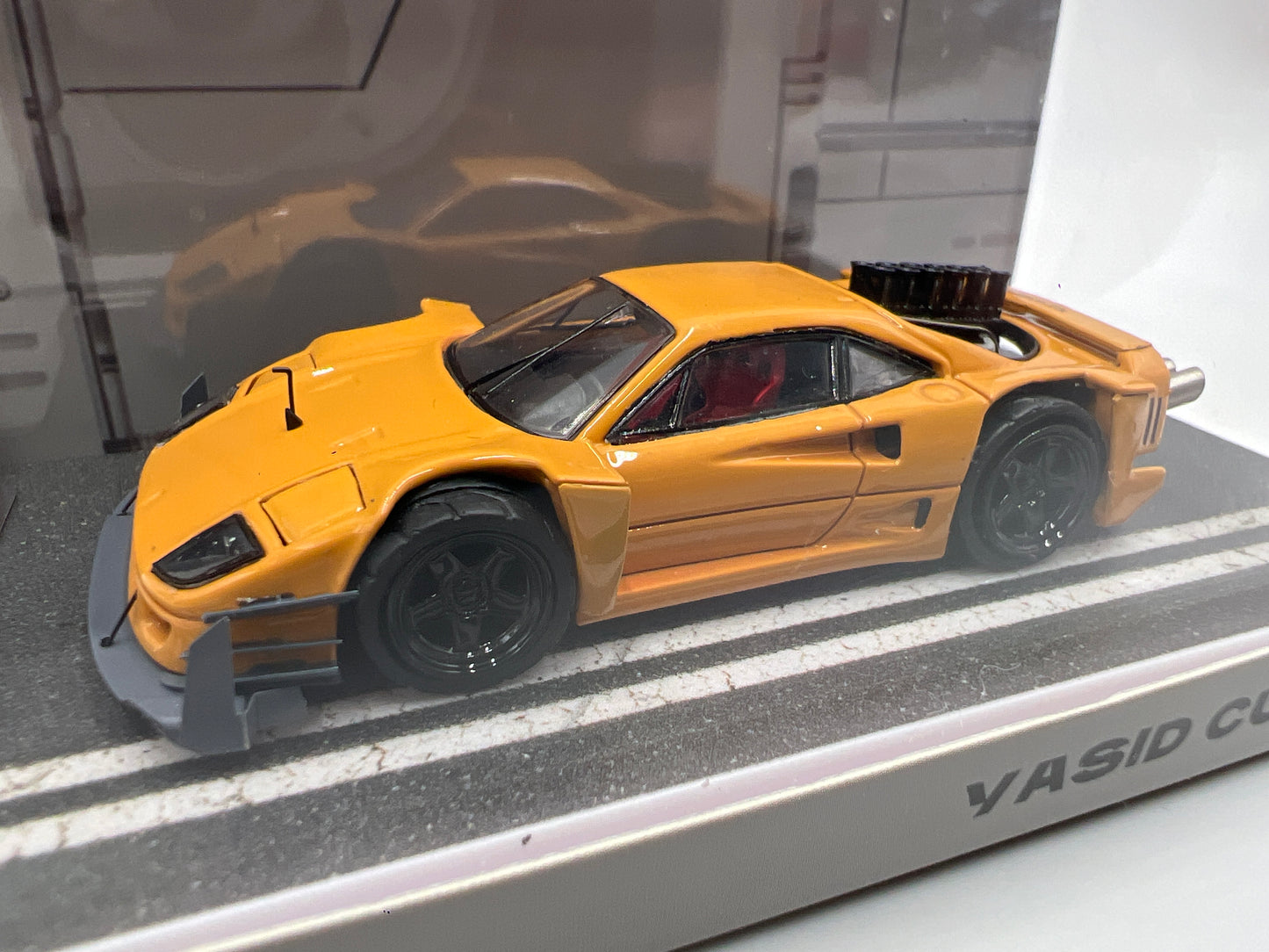 DCM 1/64 #469/599 AI.Yasid Custom Ferrari F40 Yellow